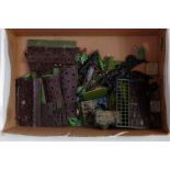 One tray containing a quantity of various Britains floral gardens series items to include