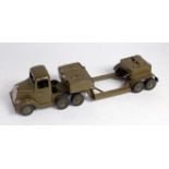 A Britains set 1641 heavy duty under slung lorry 1948 only example comprising of ten wheel tractor