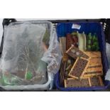 One tray containing a quantity of various loose Britains garden series plastic items to include