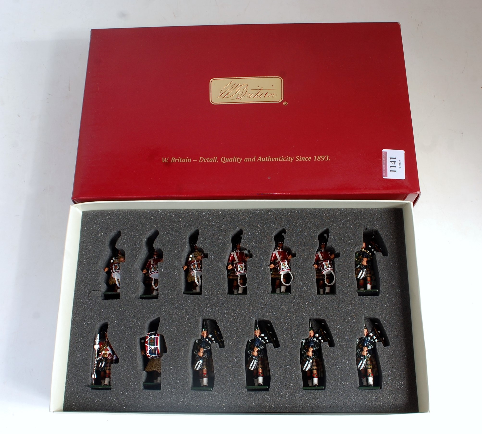 A Britains limited edition No. 48004 Pipes & Drums of The 1st Queens Own Cameron Highlanders, 13