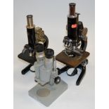 A Dunn Sch. Path Univ Oxen students lacquered monocular microscope, numbered M/141; together with