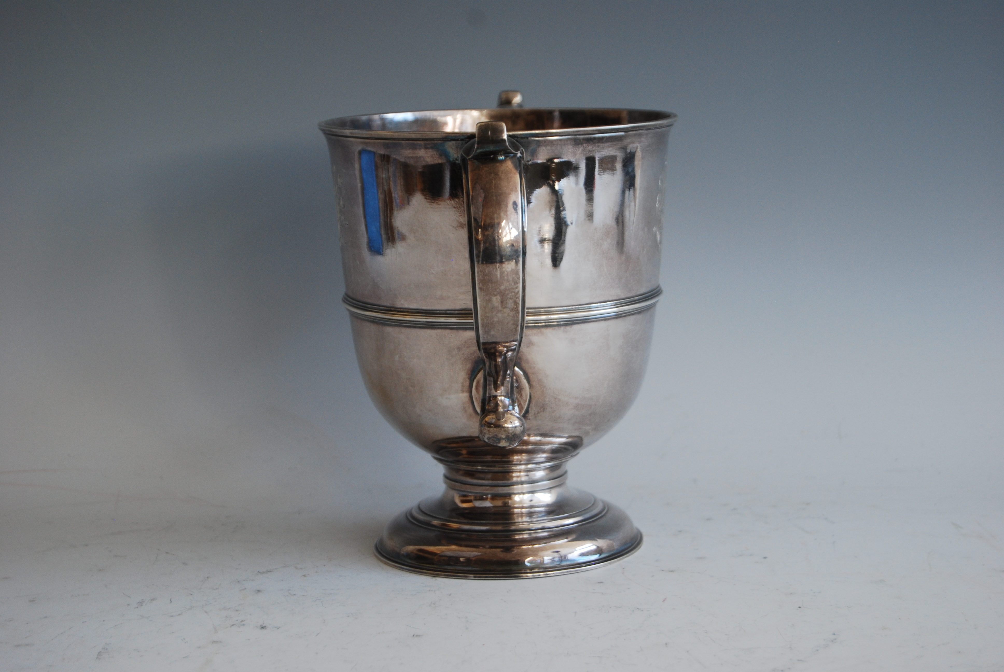 A George II silver twin handled loving cup, having twin bright cut engraved armorials, the S - Image 3 of 4