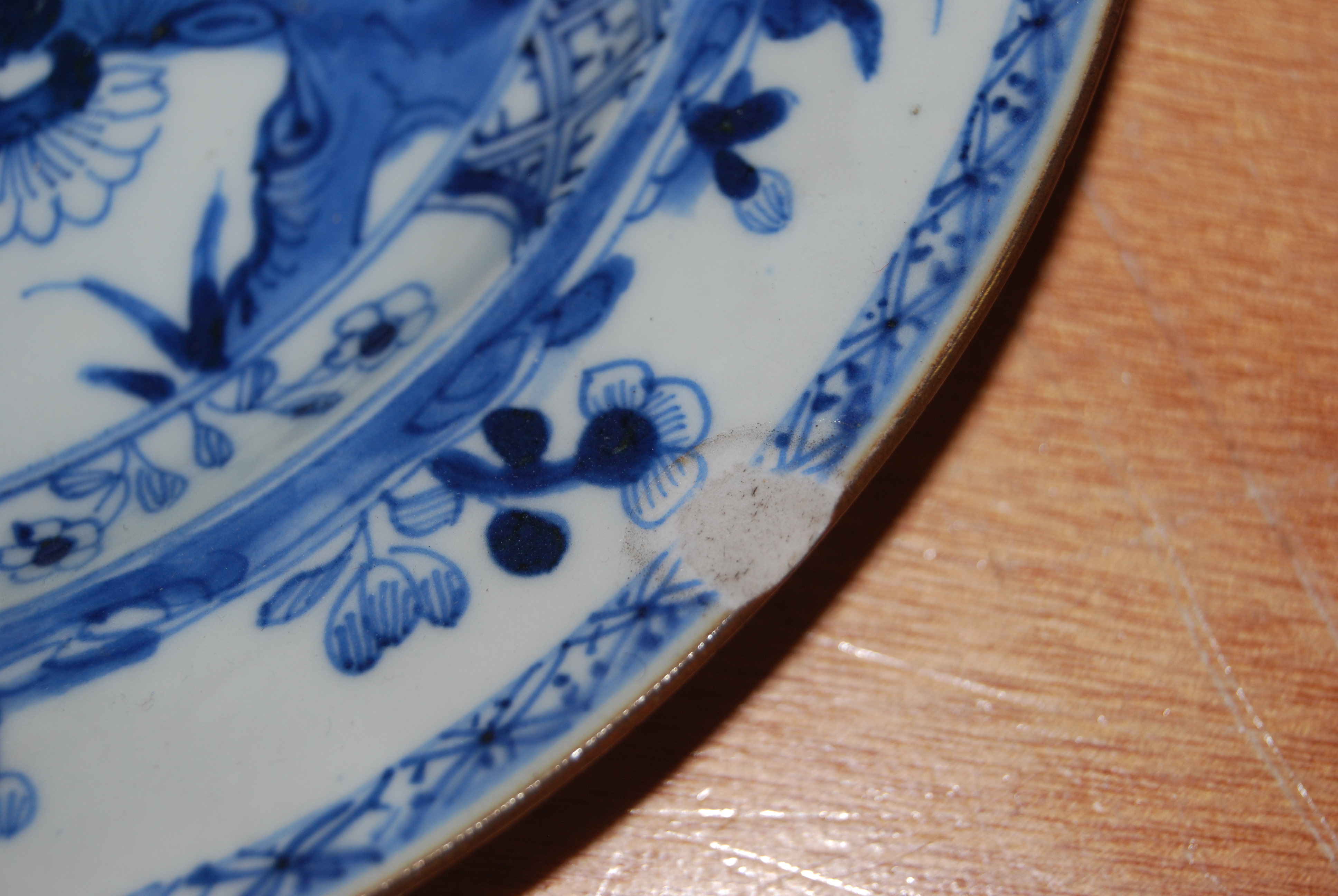 A set of four Chinese export porcelain blue and white plates, each decorated with chrysanthemums and - Image 4 of 8