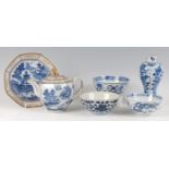 Assorted Chinese porcelain blue and white export wares, comprising baluster form vase, h.16cm, three