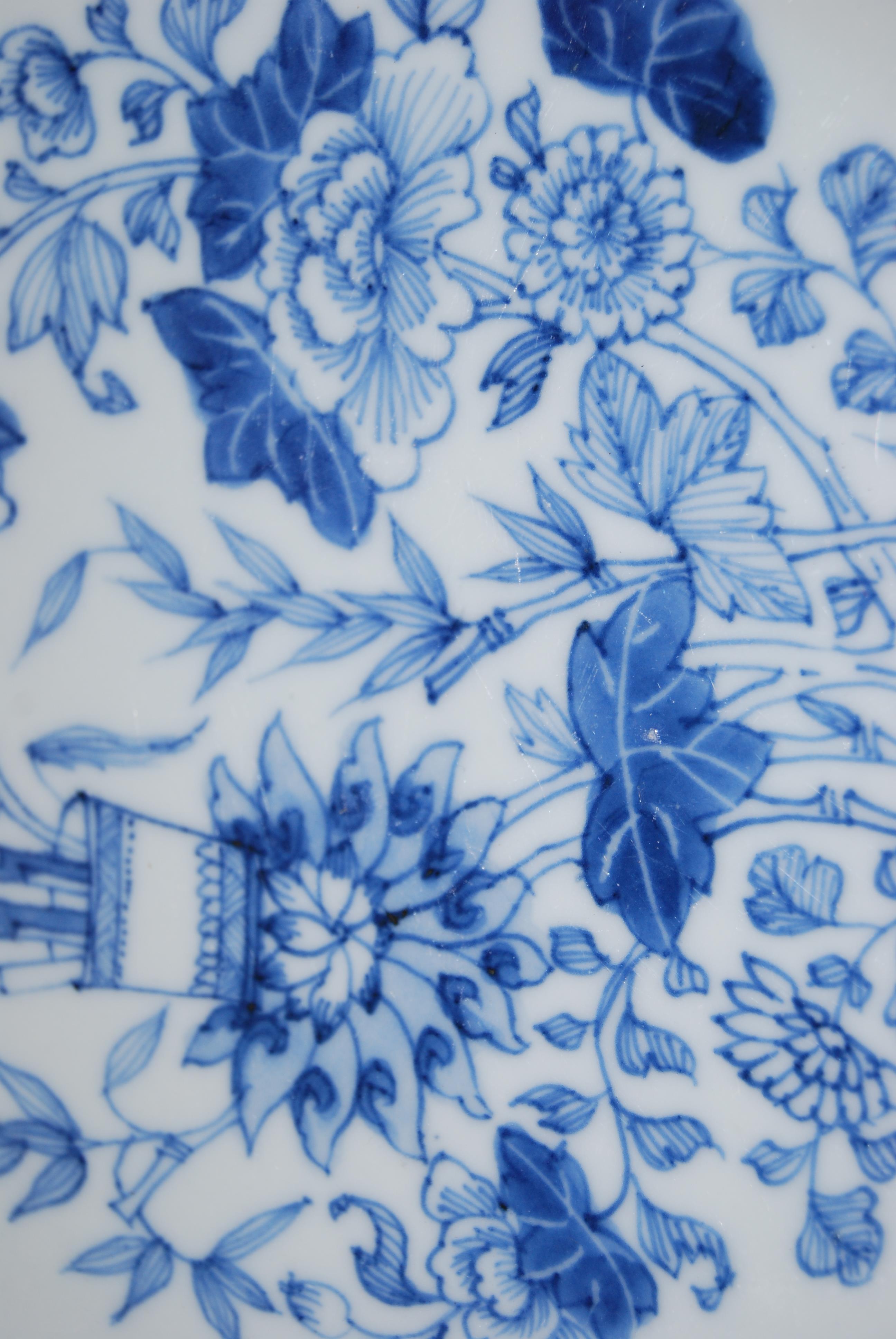 A set of four Chinese export porcelain blue and white plates, each decorated with chrysanthemums and - Image 6 of 8