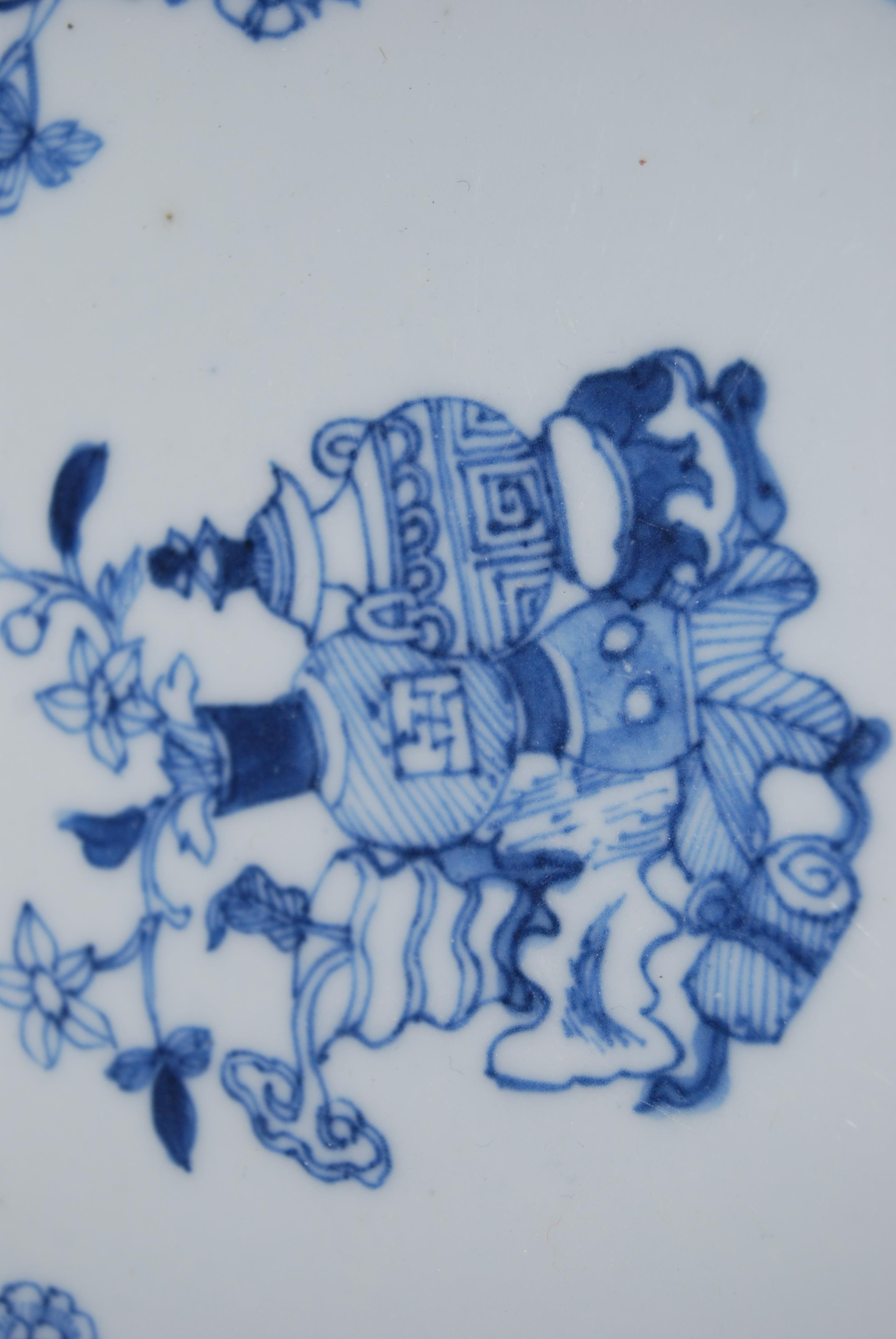 A set of four Chinese export porcelain blue and white plates, each decorated with chrysanthemums and - Image 7 of 8