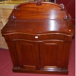 A Victorian mahogany serpentine front ledgeback double door chiffonier, having single frieze drawer,