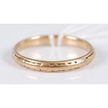 A 9ct gold wedding band, 2.2g, size O