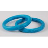 A pair of solid turquoise bangles, each undecorated, 80g, dia. 18mm