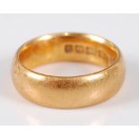 A 22ct gold wedding band, 11g, size M, w.6.5mm