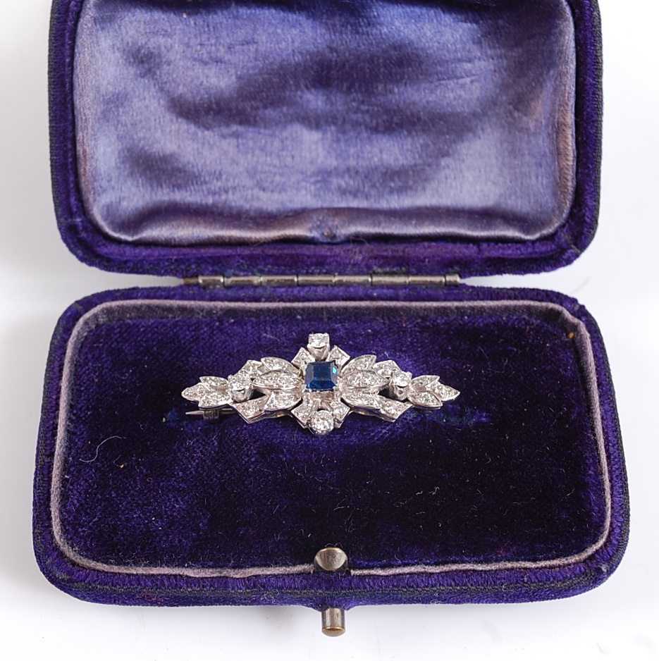 A white metal Art Deco style lozenge shaped brooch, featuring a centre square cut sapphire within - Image 3 of 3