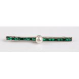 A white metal bar brooch, with 2 centre 6.1mm simulated pearl mounted above 20 square cut green