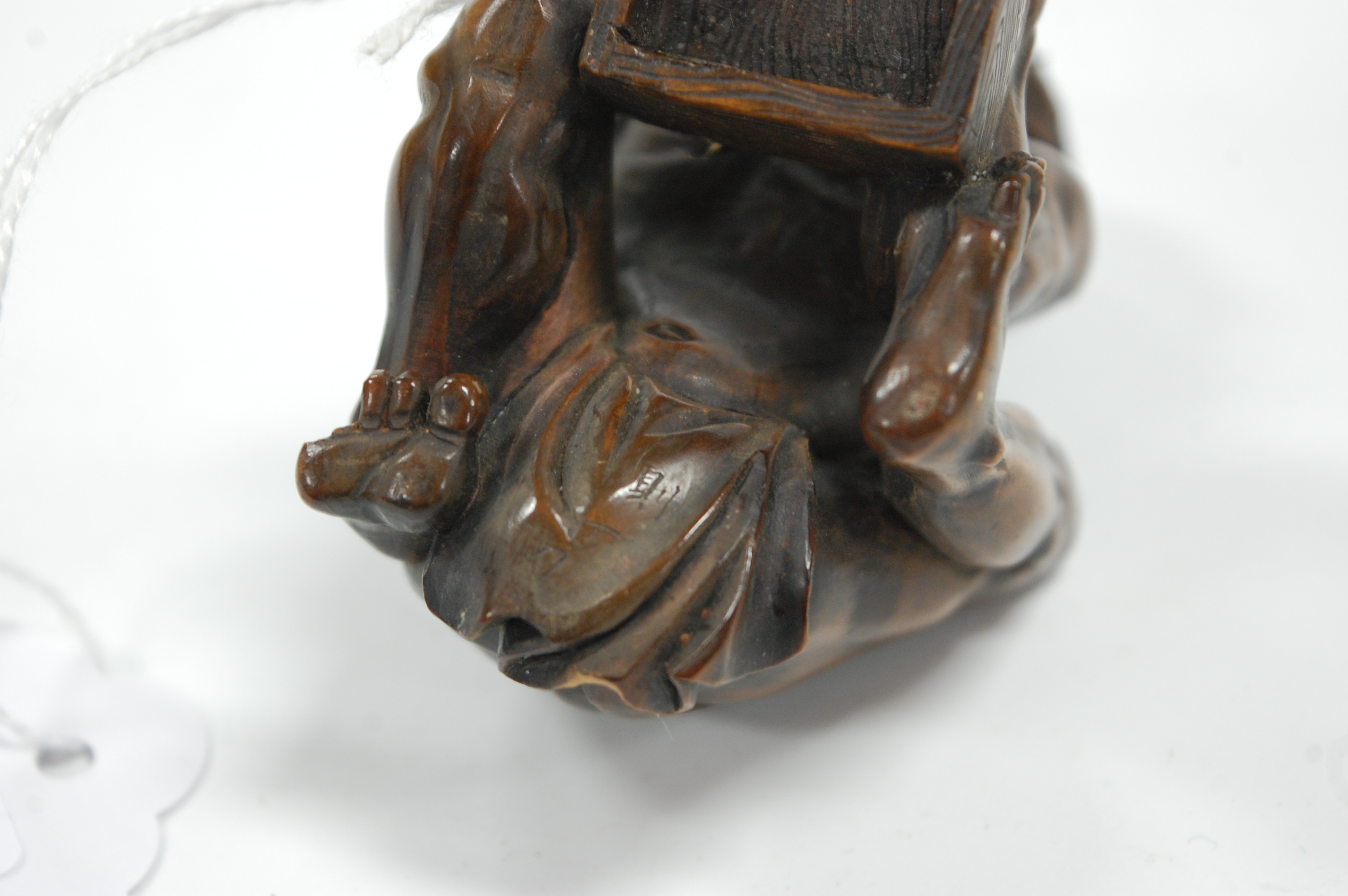 A Japanese Meiji period softwood netsuke, carved as a man in kneeling pose with rat upon his back, - Image 7 of 9