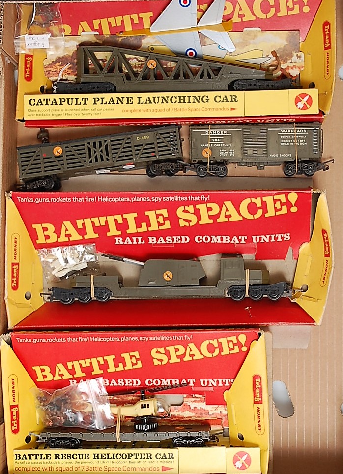 Triang Hornby battle space items, R128K, R343K, R562K, in incomplete display boxes and 2 part sets