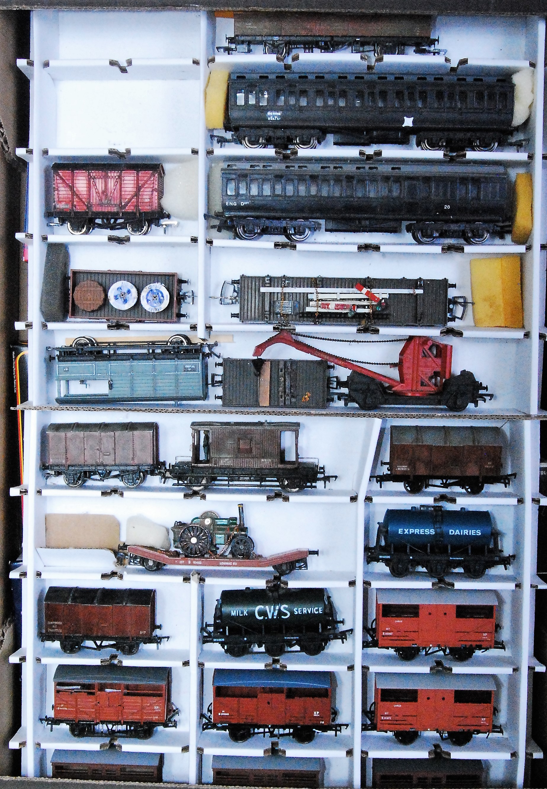 Tray containing a signal engineers train with loco and cattle/goods/milk train, Hornby class 4