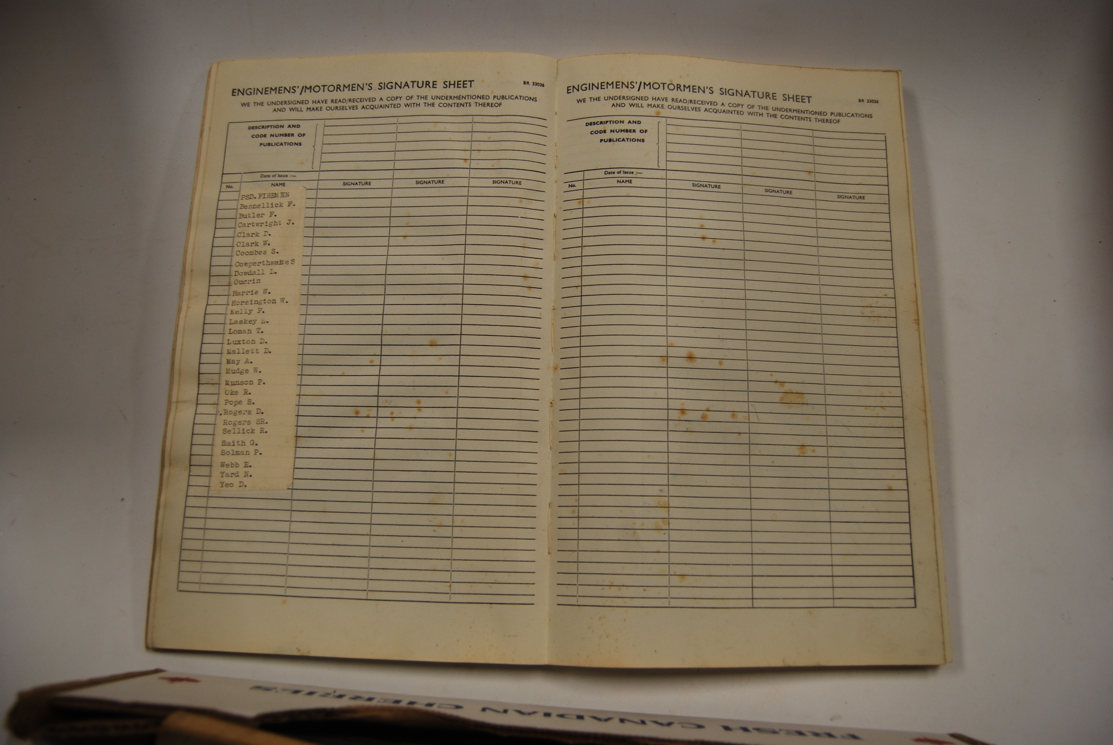 Tray containing enamel LSWR look-out badge, BR-WR pilotman badge, various SDJT gradient profiles, - Image 3 of 5