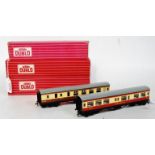 Five Hornby Dublo superdetail coaches, all with plastic wheels; 4055, 4054, 4047, 4010 and 4048 (G-