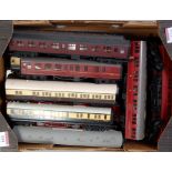 Tray containing approx 18 carriages by various makers, mostly Triang Hornby (G)