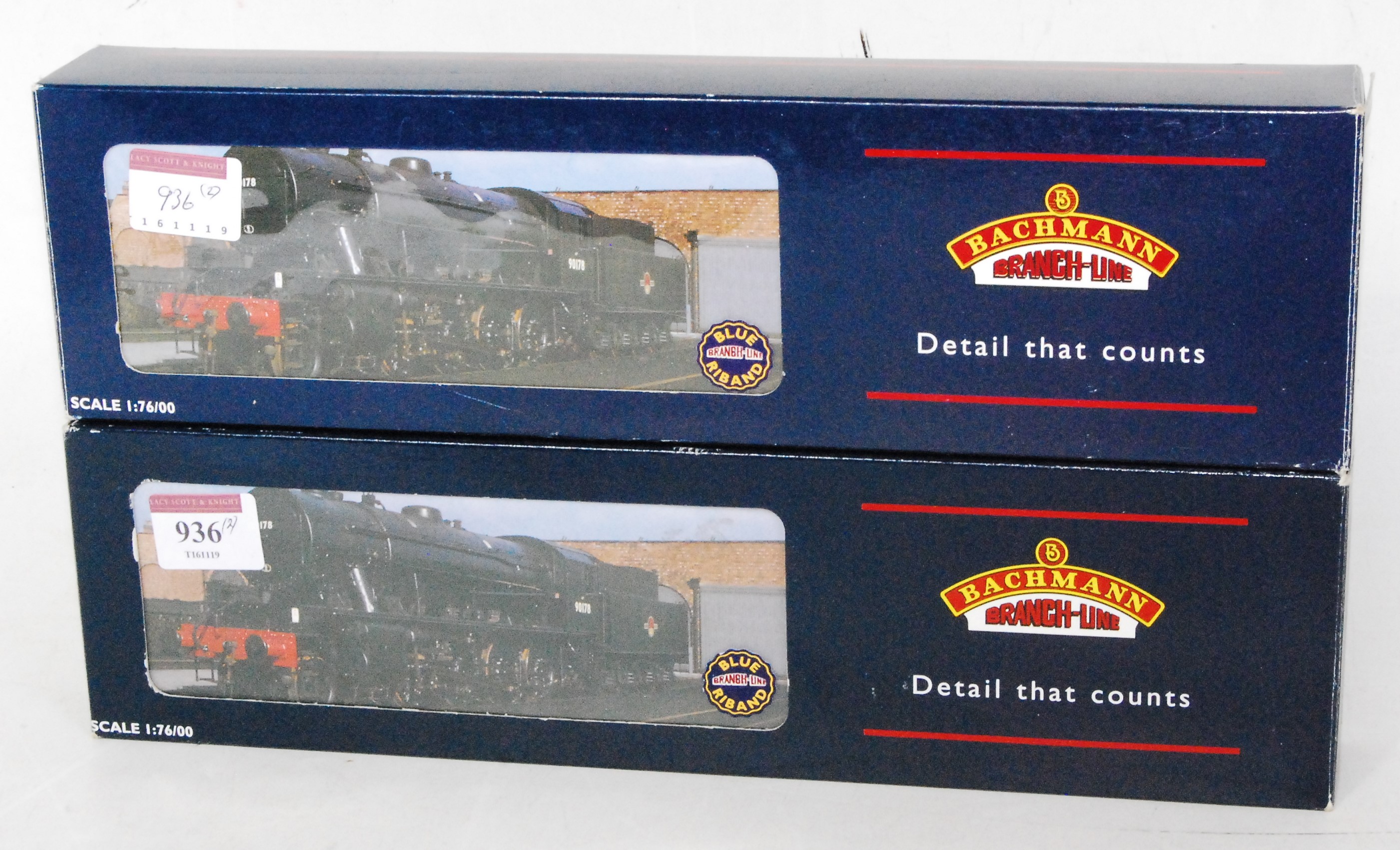 Bachmann 32-251 BR black Austerity 2-8-0 engine and tender No. 90274 (NM-BG) together with a similar