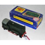 Hornby-Dublo 3-rail 3231 Diesel Electric shunting loco, two piece rods, part of front coupling