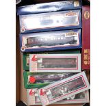 Tray containing 11 boxed mixed makes mixed livery corridor coaches and parcels vans (G-BG)