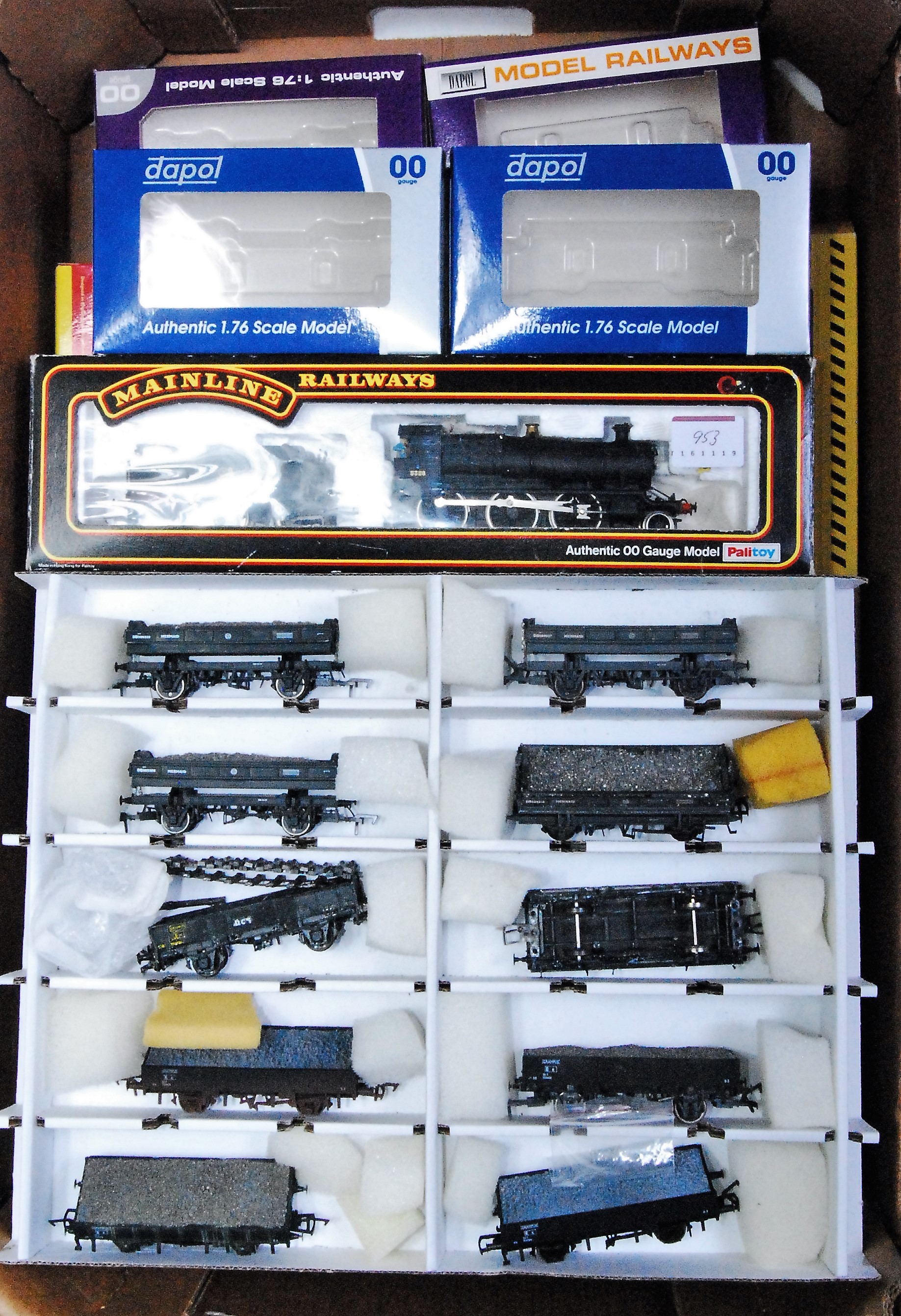 Tray containing a complete engineers train comprising Mainline GWR class 43xx no. 5328 BR black (G-