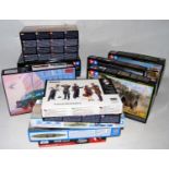 21 various boxed mixed scale modern issue military and sci-fi kits, to include military vehicles,