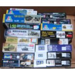 17 various boxed military release plastic modern issue kits mixed examples to include Tamiya,