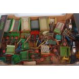 One tray containing a large quantity of various lead, hollow cast and white metal Britains and