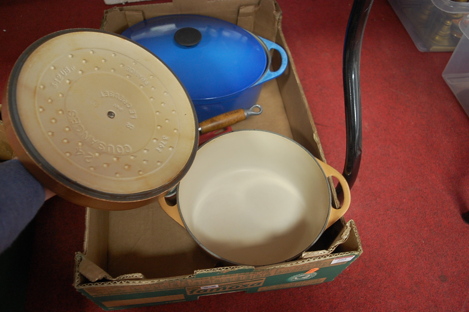 Two boxes of Le Creuset oven wares to include oven dishes, saucepans etc - Image 4 of 6