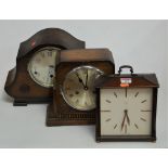 A 1930s oak cased mantel clock having a silvered dial with Roman numerals and eight day movement,