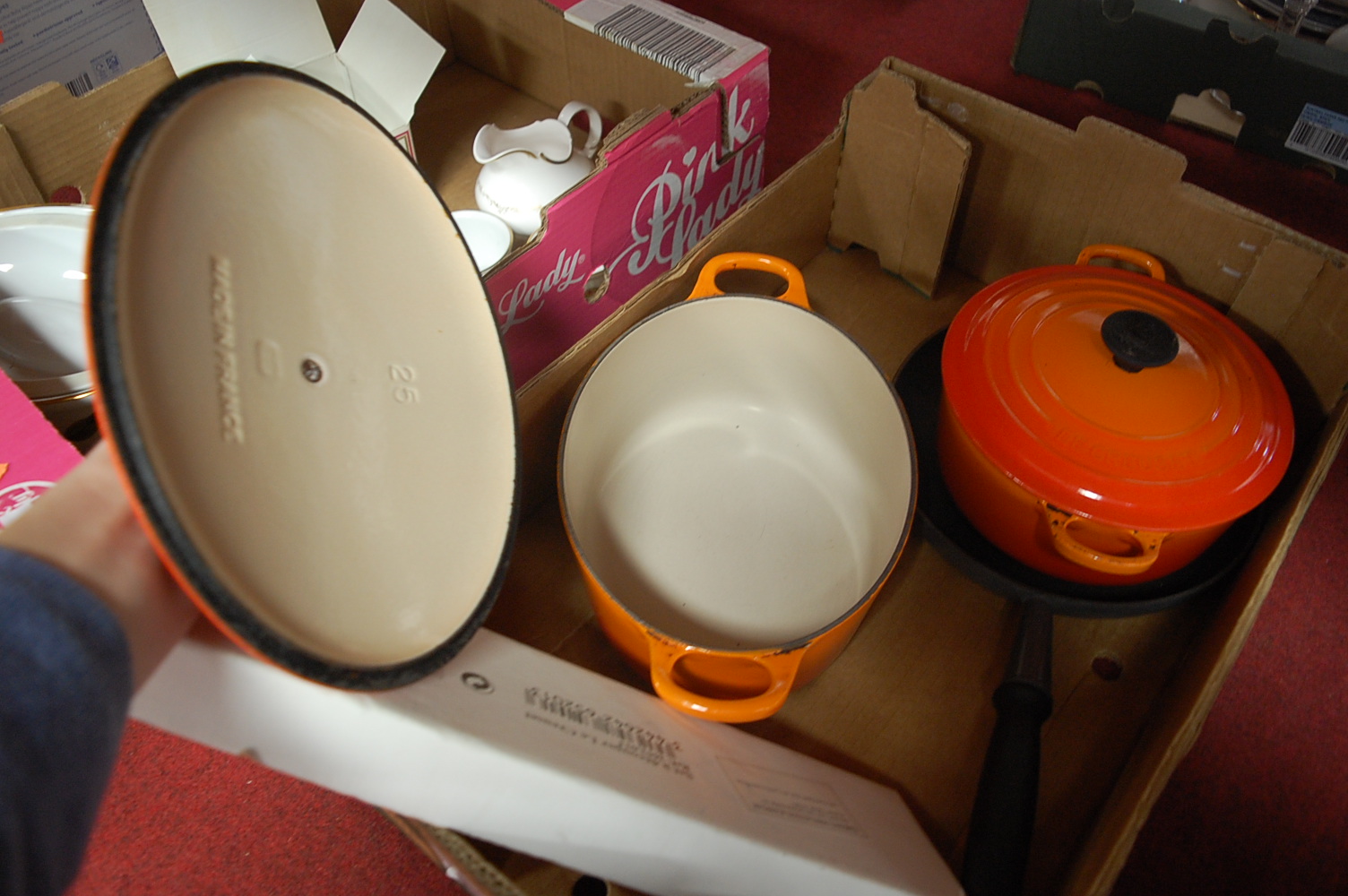 Two boxes of Le Creuset oven wares to include oven dishes, saucepans etc - Image 2 of 6