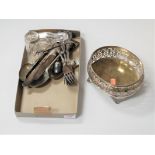 A collection of miscellaneous items, to include loose silver plated flatware, George V cruet stand