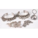 Assorted modern silver and white metal wares, to include Arts & Crafts hammered small hand bell,