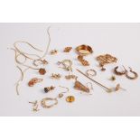 A collection of principally 9ct scrap gold, to include earrings, finelink necklace, tie-pin,