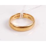 A 22ct gold wedding band, 5.8g, size M