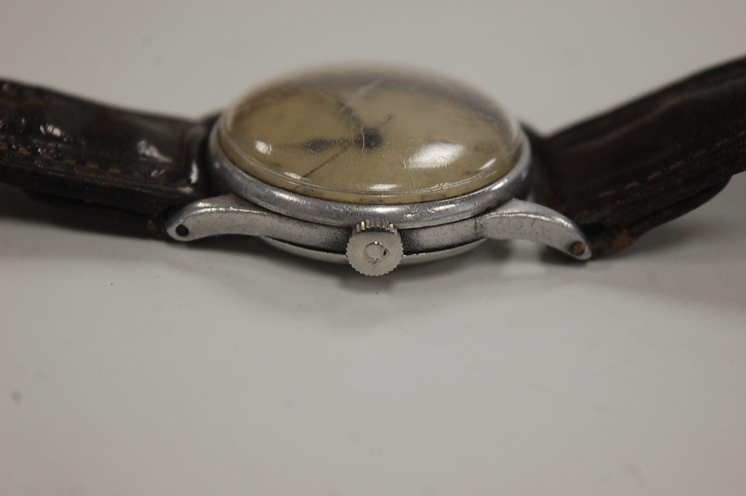 A gentleman's Omega military wristwatch having a white circular dial with Arabic numerals and - Image 8 of 9