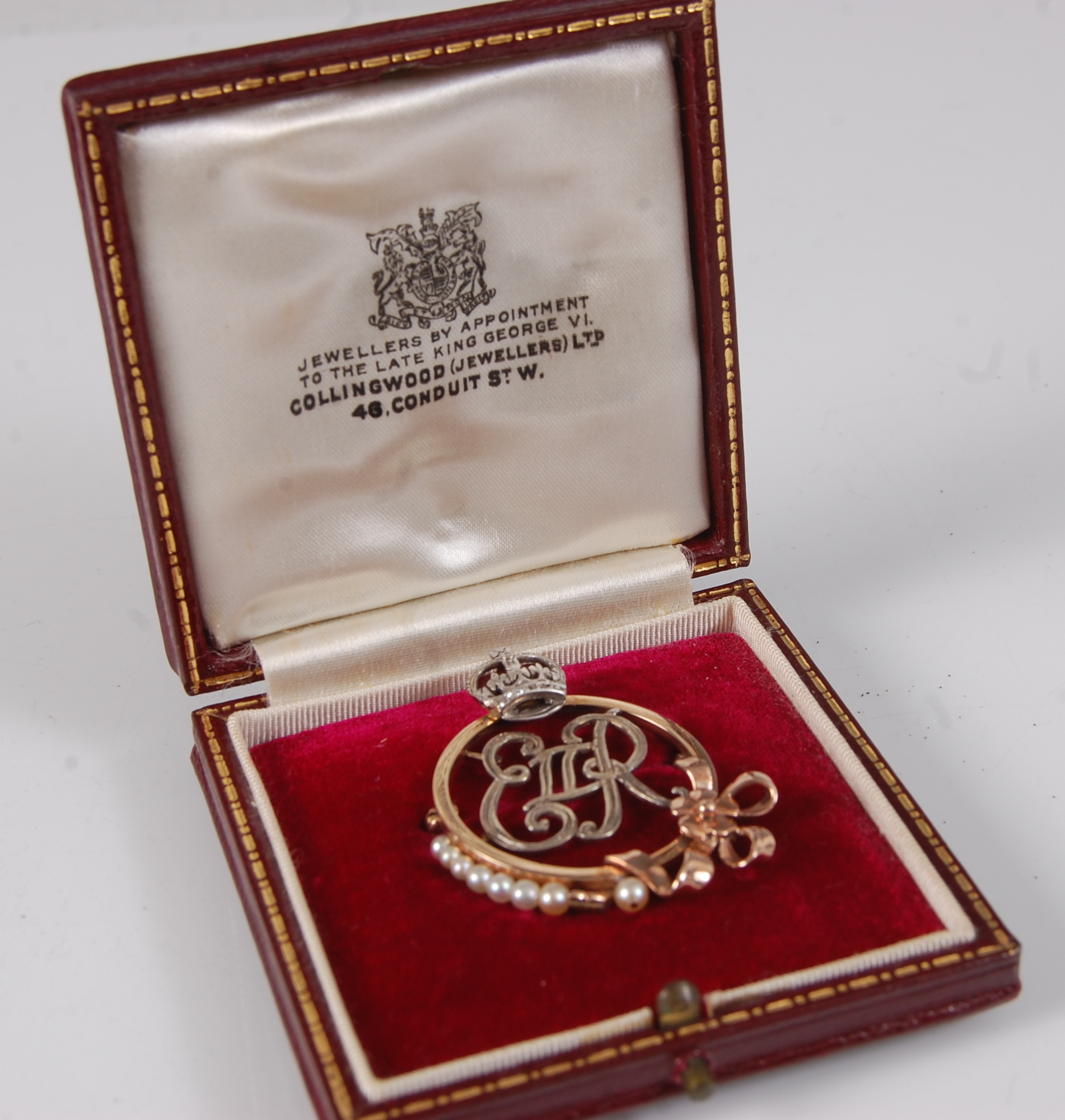 A yellow and white metal Elizabeth II Royal monogram brooch, of circular form with ERII initials - Image 2 of 7