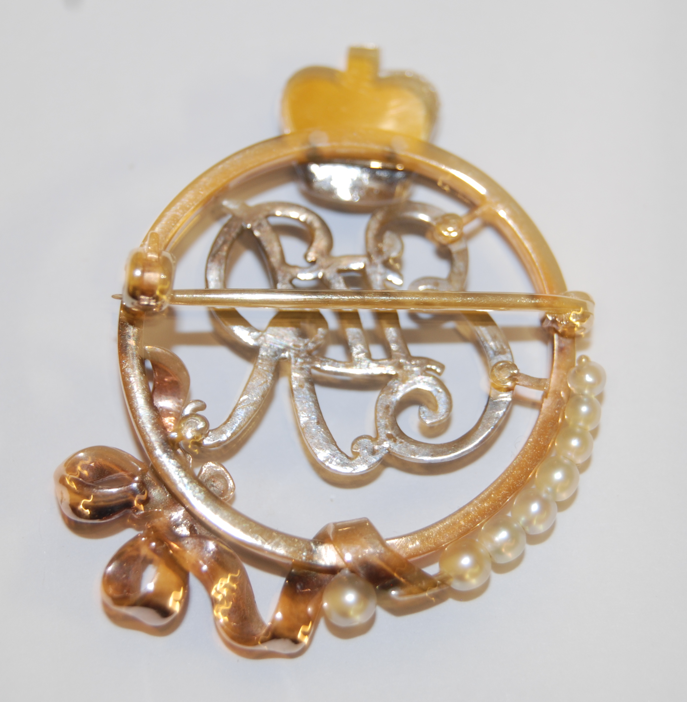 A yellow and white metal Elizabeth II Royal monogram brooch, of circular form with ERII initials - Image 6 of 7