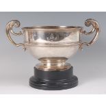 An Edwardian silver twin handled pedestal bowl, with presentation inscription, 41oz, maker