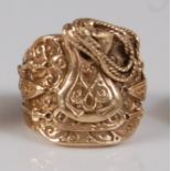 A heavy gent's 9ct gold saddle ring, in the form of a Western saddle with stirrups and coiled rope