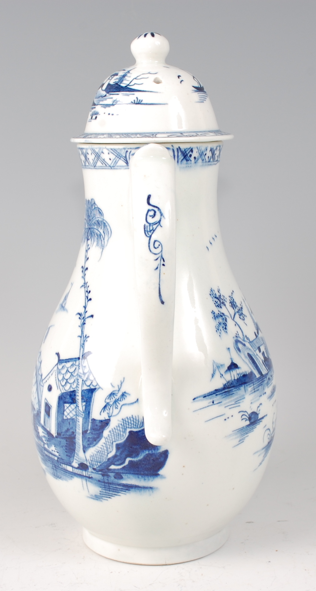 A Lowestoft porcelain coffee pot and cover, circa 1770-72, underglaze blue painted with an - Image 3 of 9