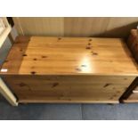 A contemporary pine bedding box, 93 x 41 x 49 cm