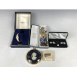 Vintage costume jewellery, including an early 20th Century faux tortoiseshell and pique work hair-