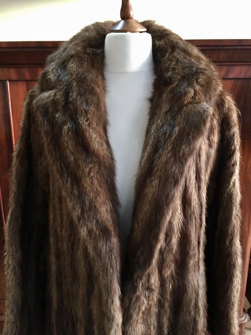 A Musquash fur coat - Image 2 of 3