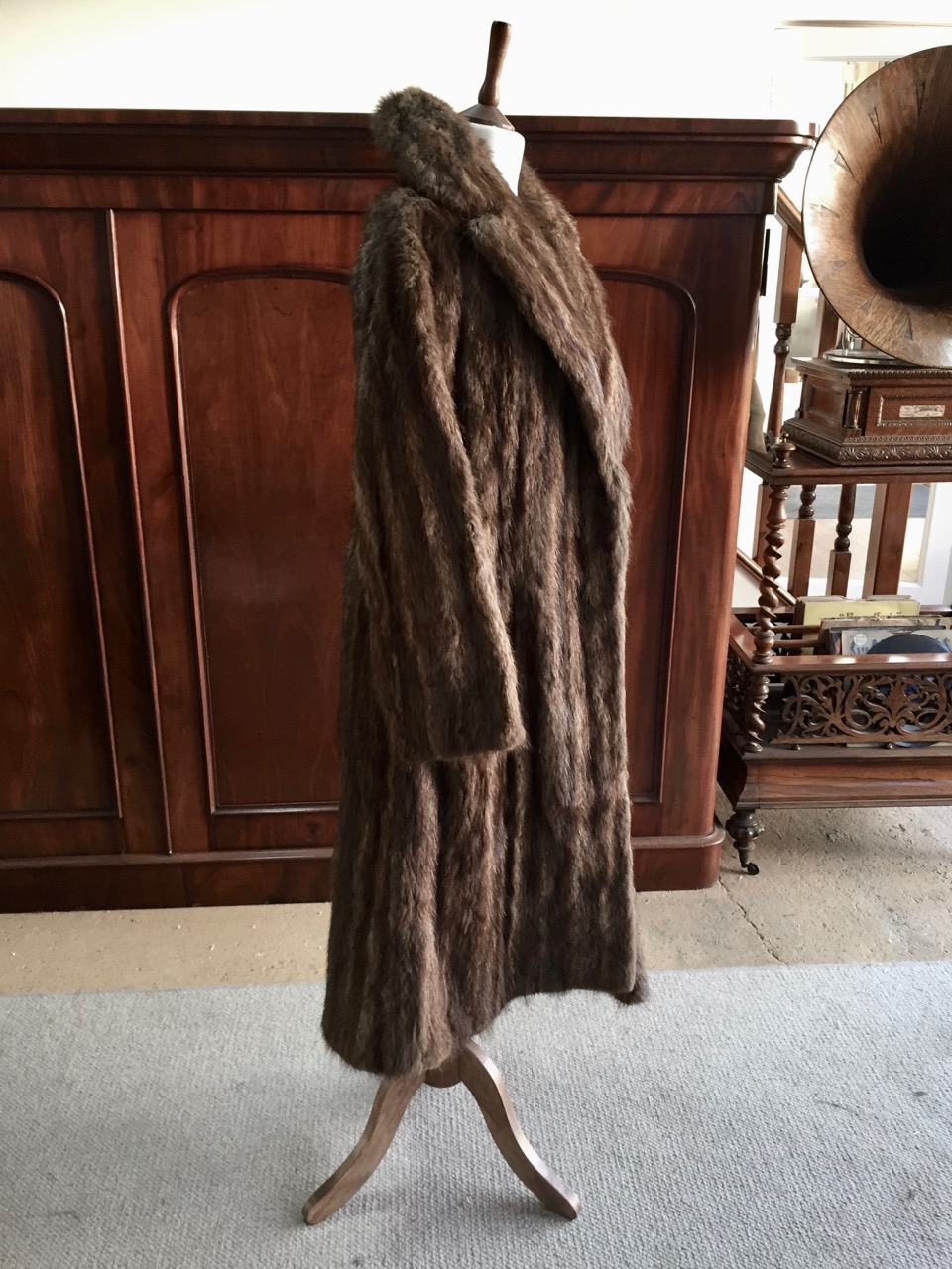 A Musquash fur coat - Image 3 of 3