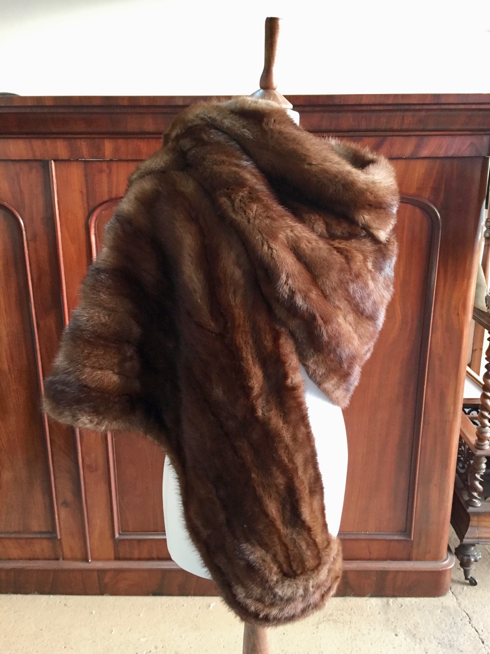 A mid 20th Century lady's mink stole, together with one other faux mink collar - Image 2 of 3