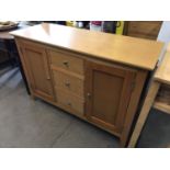 A contemporary oak-effect sideboard, 120 x 45 x 81 cm