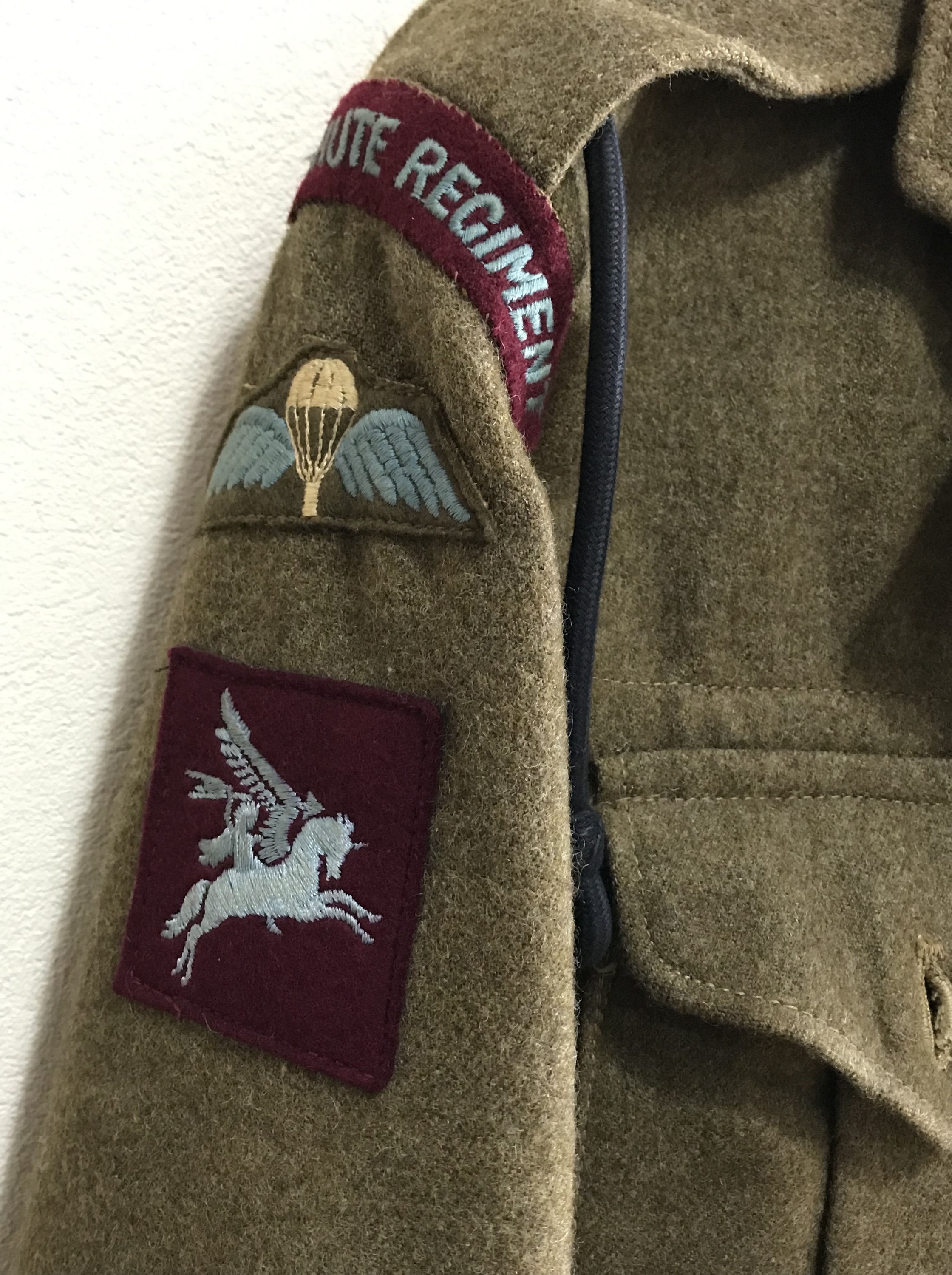 A parachute regiment battledress blouse and trousers - Image 3 of 4