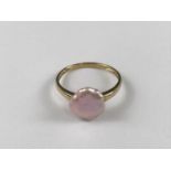 A contemporary 9ct gold and pink baroque pearl dress ring, 1.9g